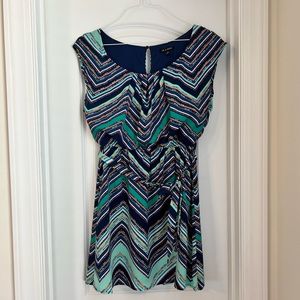 Women’s sleeveless patterned swing dress